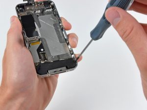 Reparatiile-smartphone-un-business-aflat-intr-o-continua-crestere