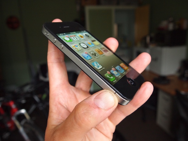Cateva-defecte-ale-iPhone-4S-care-probabil-ti-au-scapat