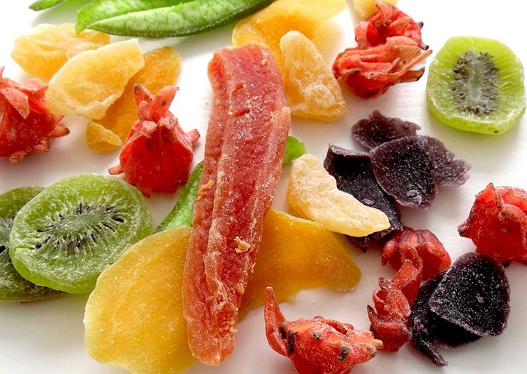 10 Tipuri de Fructe Deshidratate Pe Care Trebuie sa le Incerci