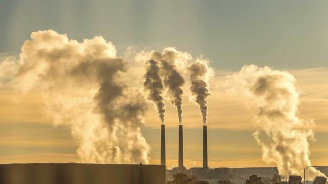 Cum provoaca fabricile poluarea aerului