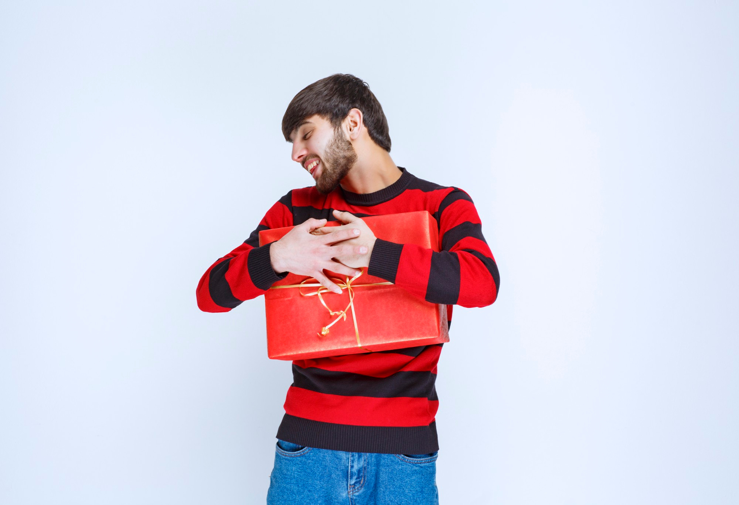 Căutând Semnificație în Gesturi: De ce Bărbații Iubesc să Primească Cadouri