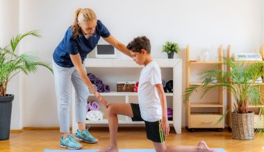 Ce întrebări ar trebui să pun la prima întâlnire cu un kinetoterapeut pediatric?