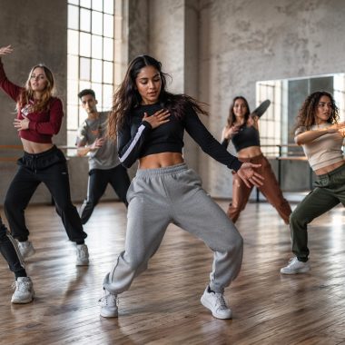 Cum pot combina mai multe stiluri de dans?