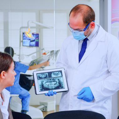 Ce diferență există între un laborator dentar digital și unul tradițional
